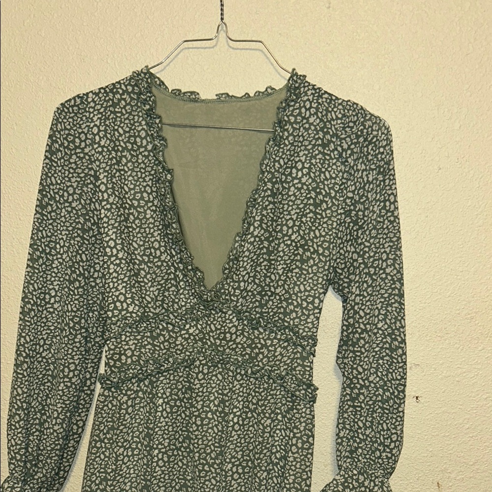 Cupshe Green and White Dress with Elegant Design